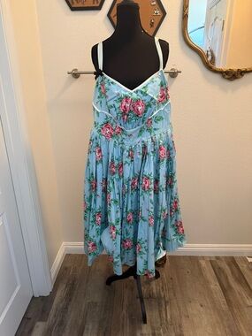 Micheline Pitt x Unique Vintage vixen